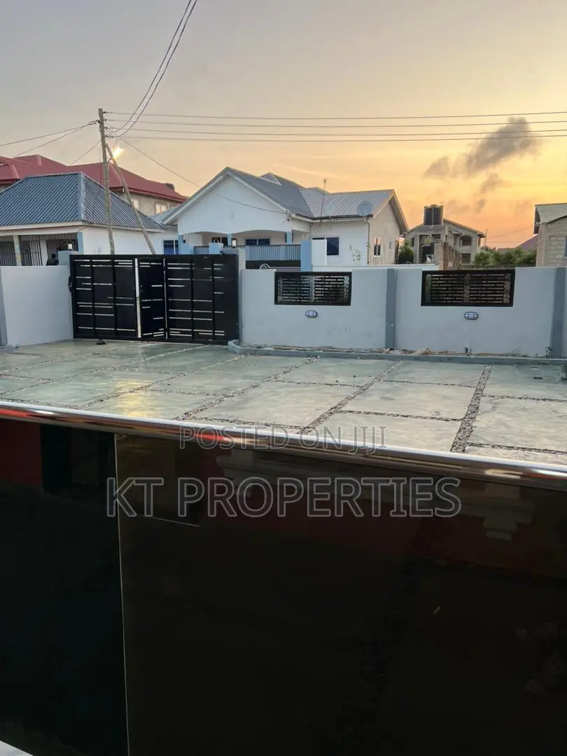 4bdrm Duplex in Millenium City for sale