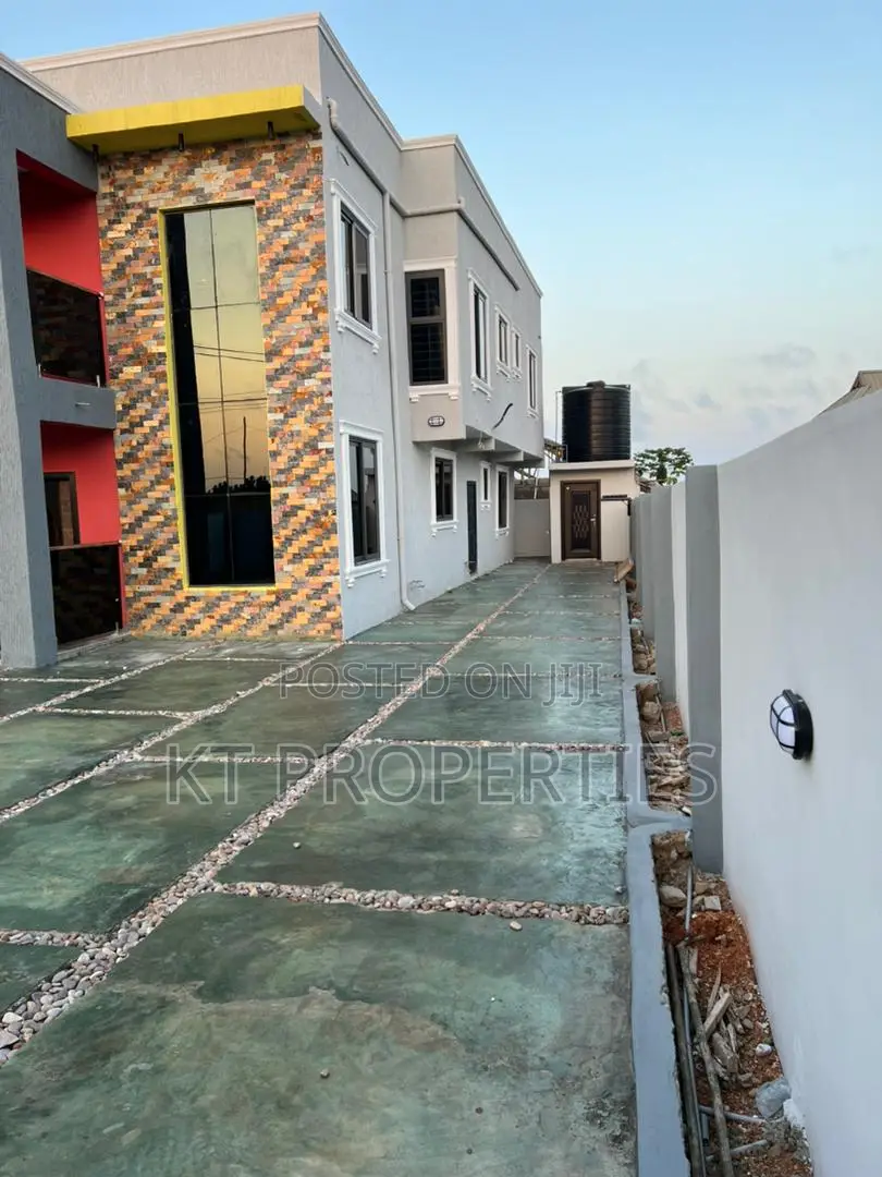 4bdrm Duplex in Millenium City for sale