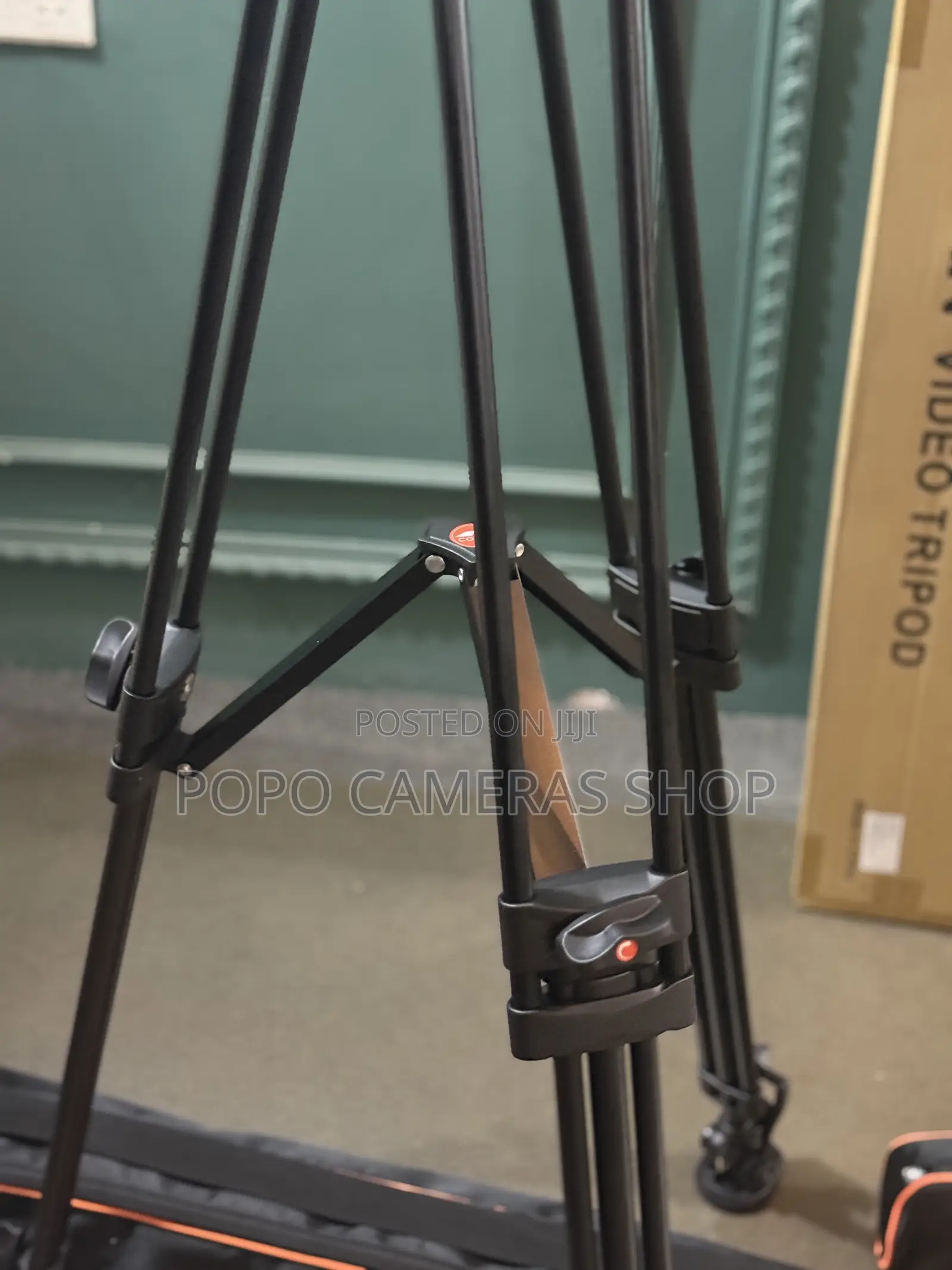 Coman Dx16 Pro Tripod With Fluid Head