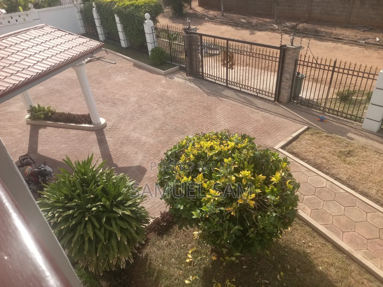 4bdrm Mansion in Com.3, Tema Metropolitan for rent