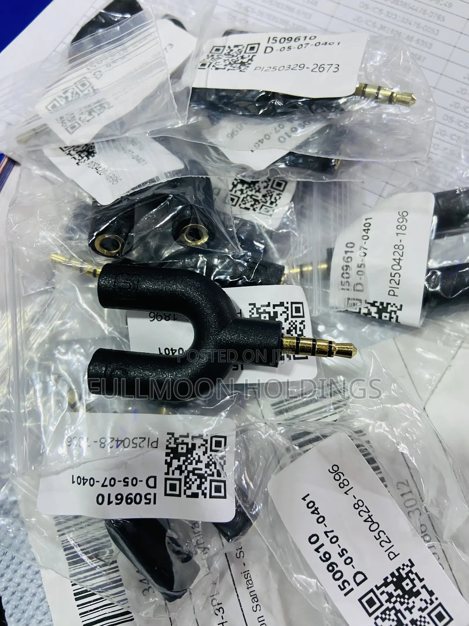 3.5mm Audio Splitter Small Compatible -Black