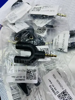 3.5mm Audio Splitter Small Compatible -Black
