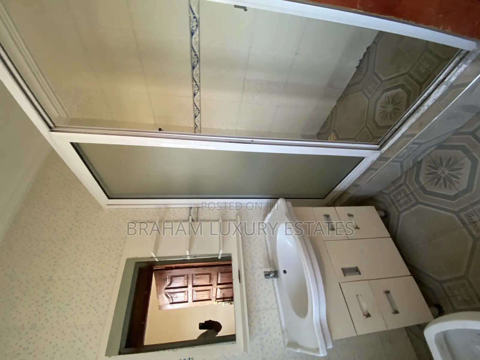 2bdrm Apartment in Braham Luxury, Spintex for rent
