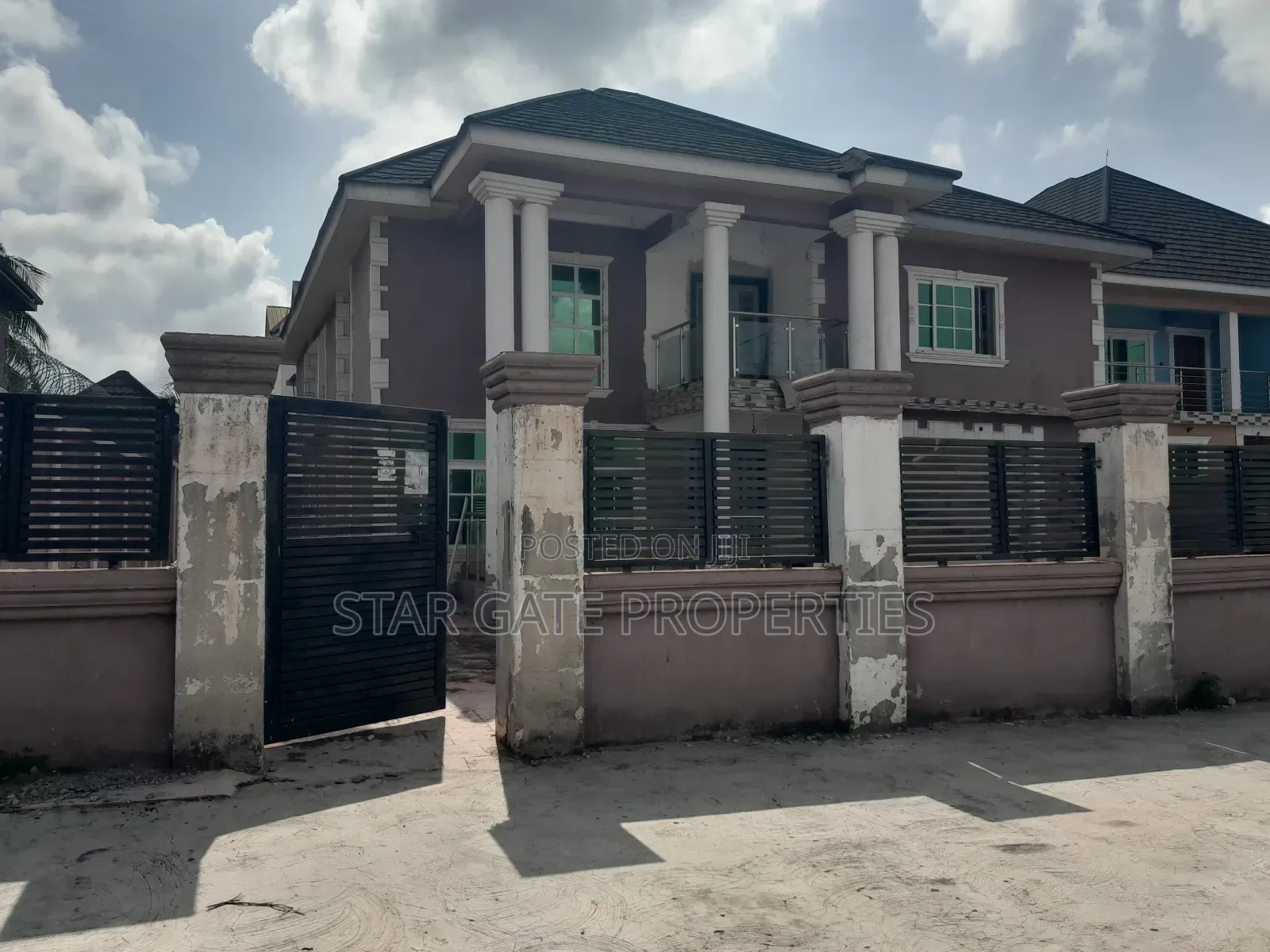 5bdrm House in Tech Ayigya, Kumasi Metropolitan for sale