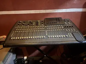 Behringer X32 Digital Mixer With Roadcase
