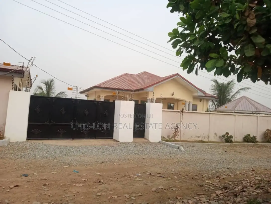 3bdrm House in Opekuima, Kasoa for sale