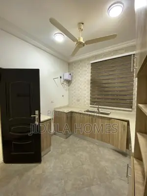 2bdrm Apartment in Lakeside for rent