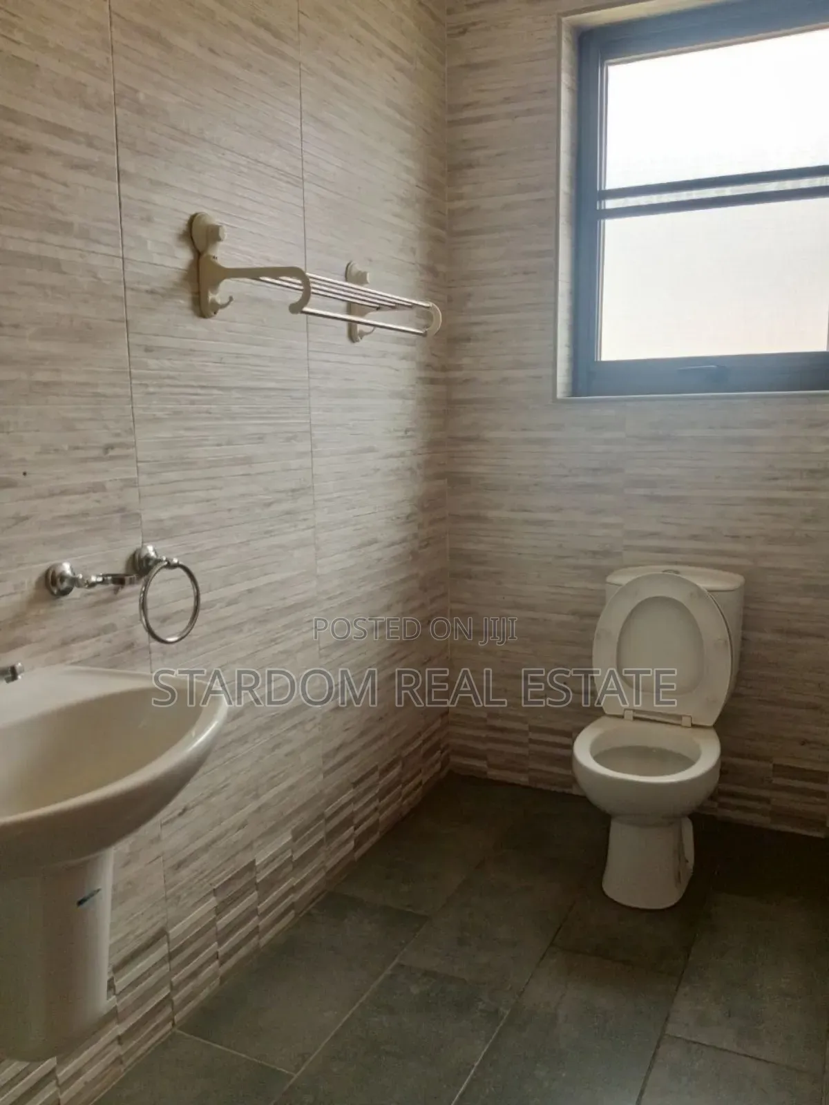 4bdrm Townhouse / Terrace in East Legon for rent