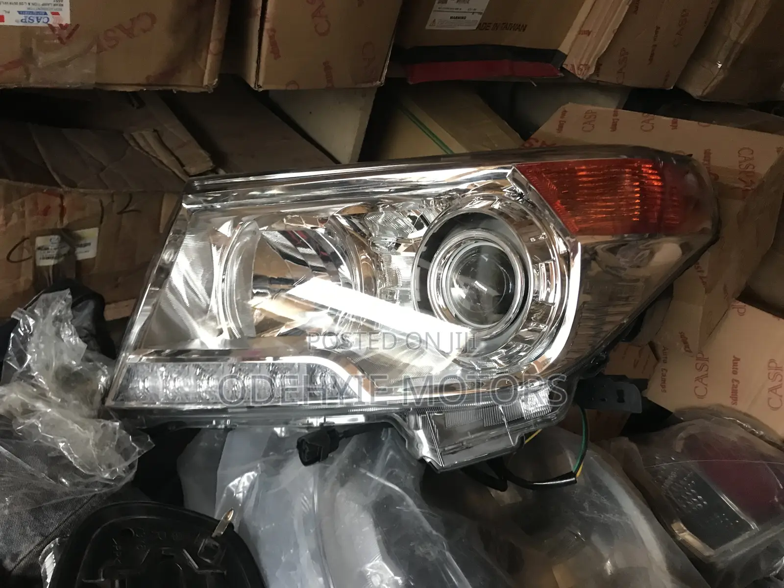 Toyota Land Cruiser 200 2012 Headlight