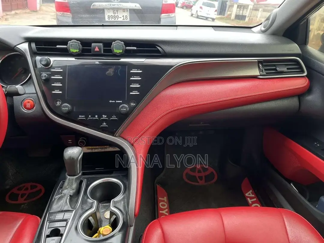 Toyota Camry XSE (2.5L 4cyl 8A) 2019 Silver