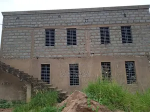 8bdrm House in Ablekuma Odumase for sale