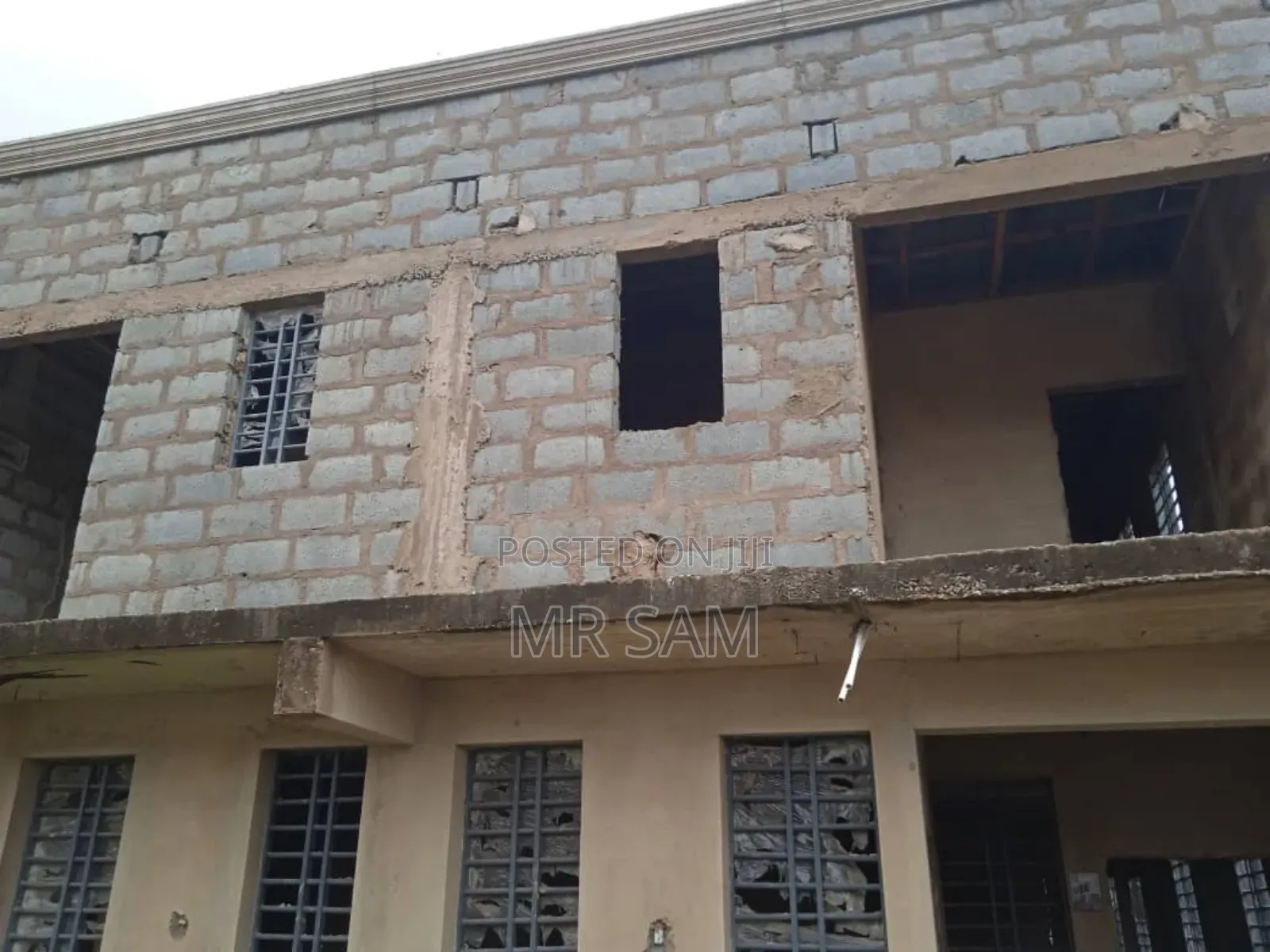 8bdrm House in Ablekuma Odumase for sale
