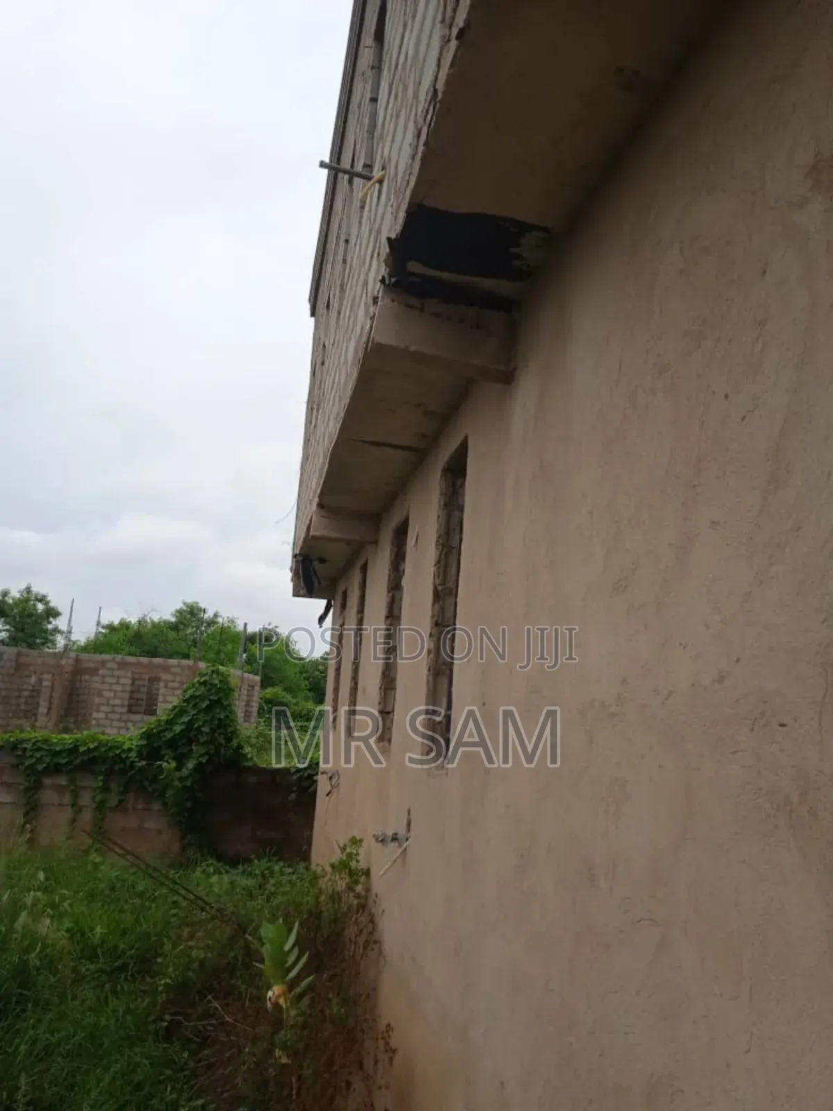 8bdrm House in Ablekuma Odumase for sale