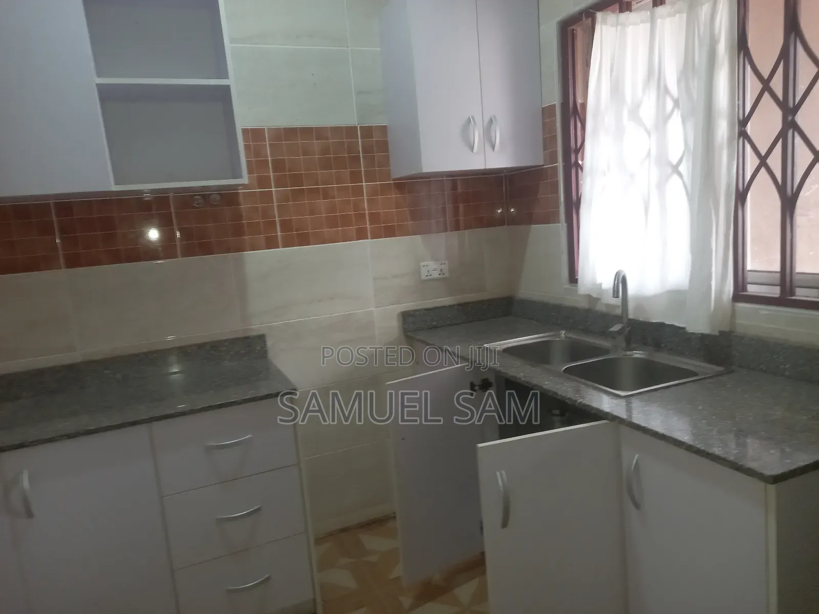 2bdrm Apartment in Complex, Tema Metropolitan for rent