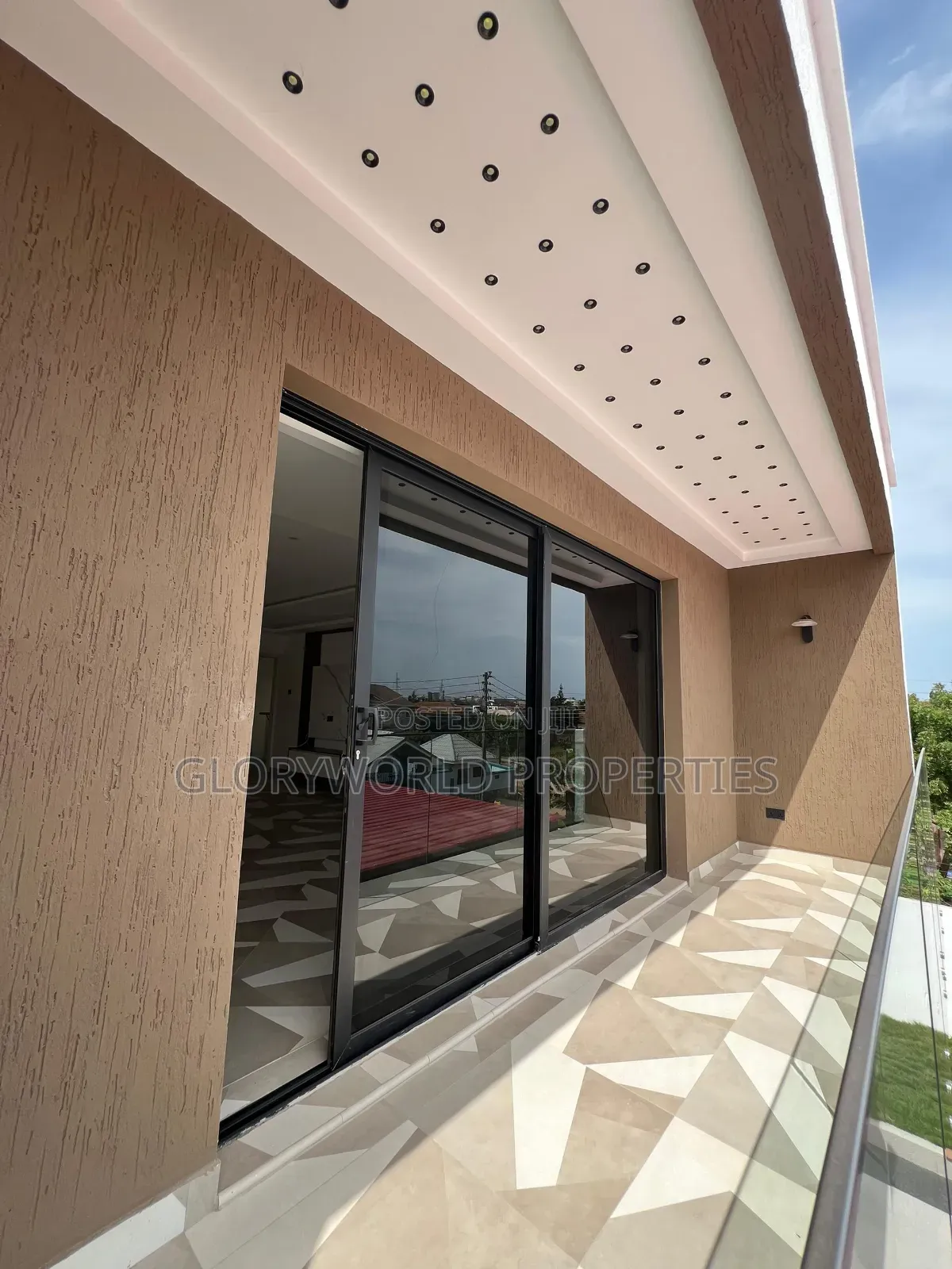 5bdrm Mansion in East Legon for sale