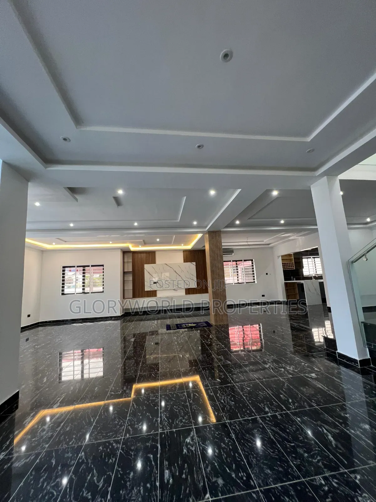 5bdrm Mansion in East Legon for sale