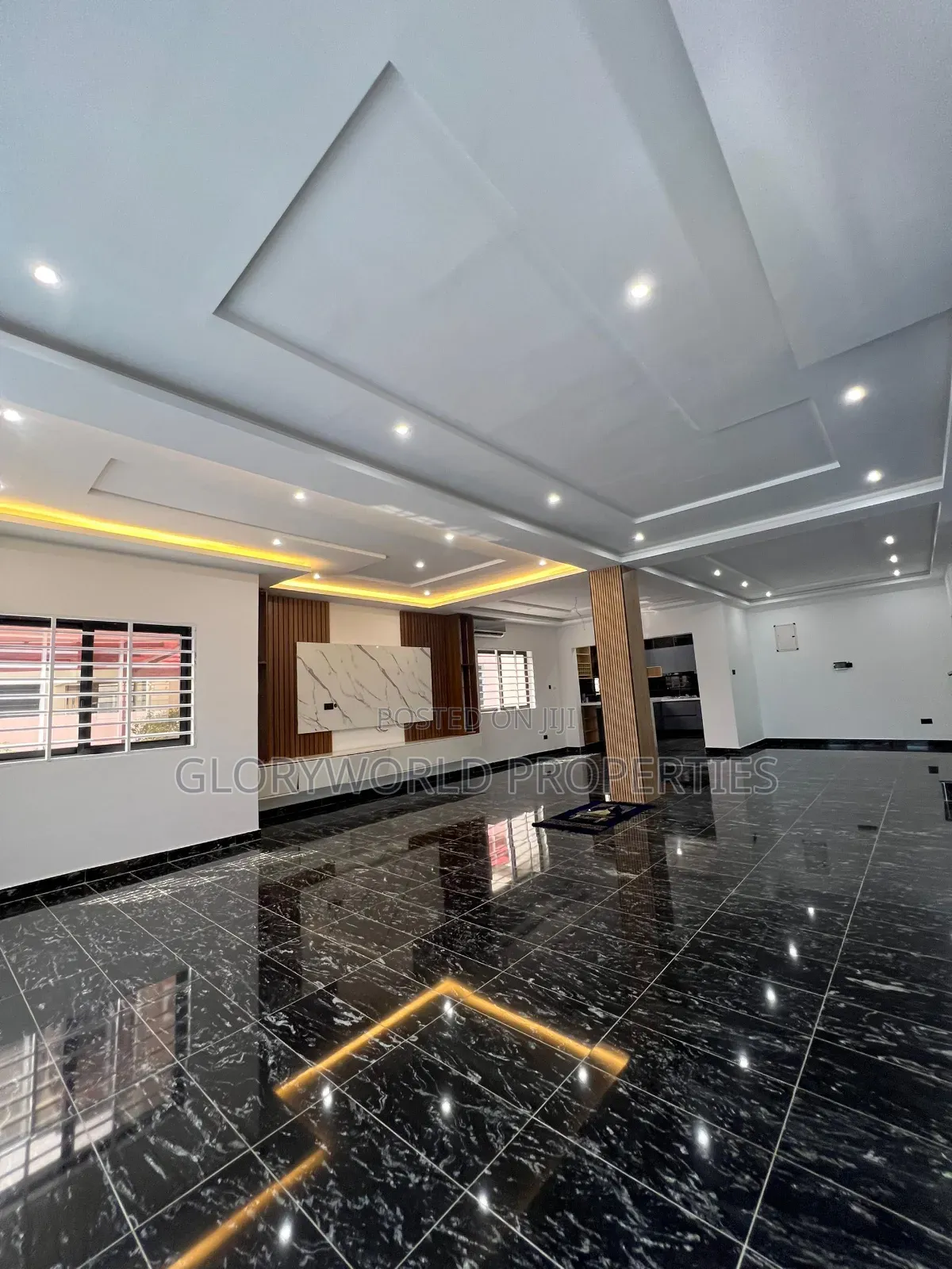 5bdrm Mansion in East Legon for sale