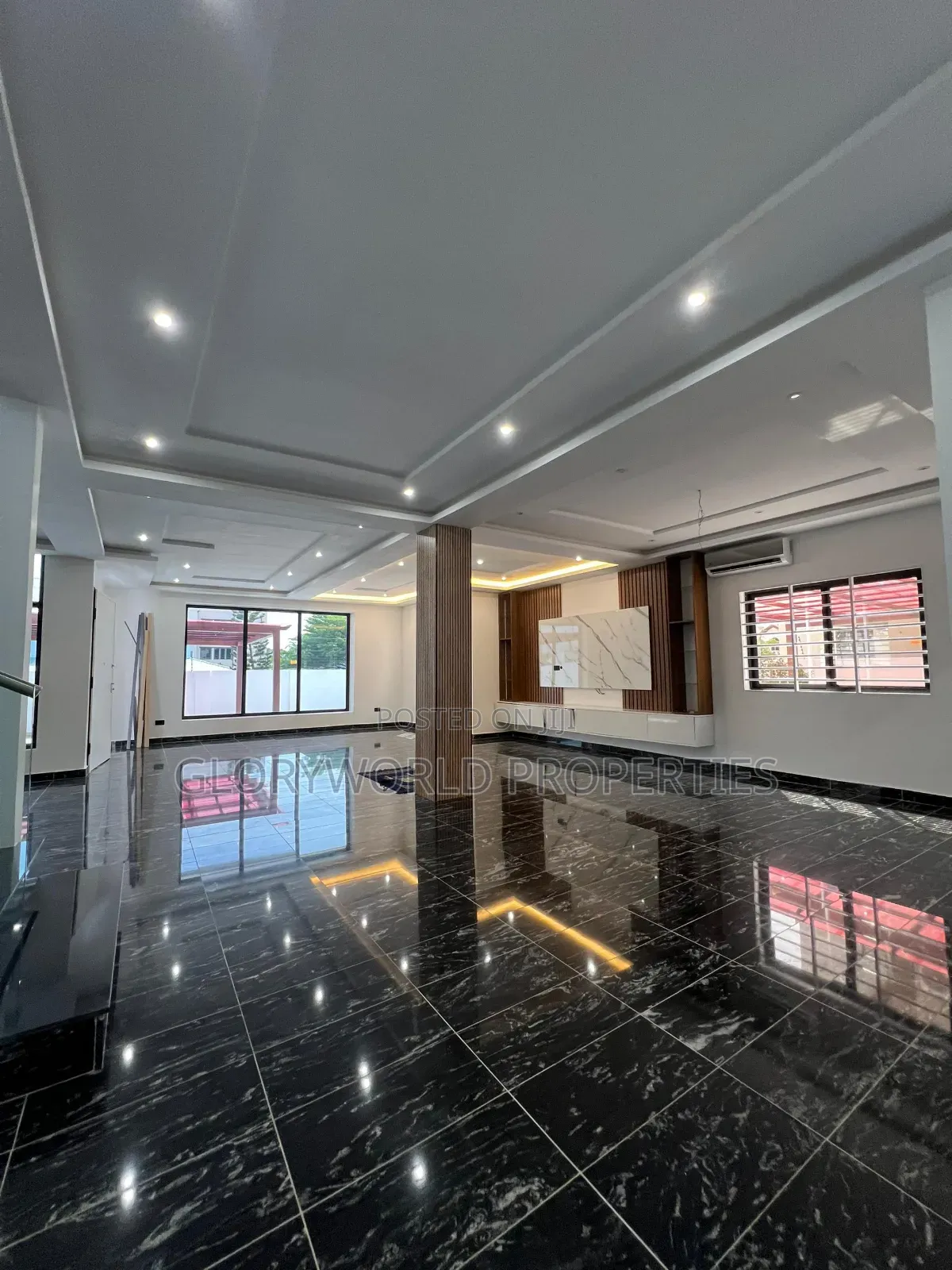 5bdrm Mansion in East Legon for sale