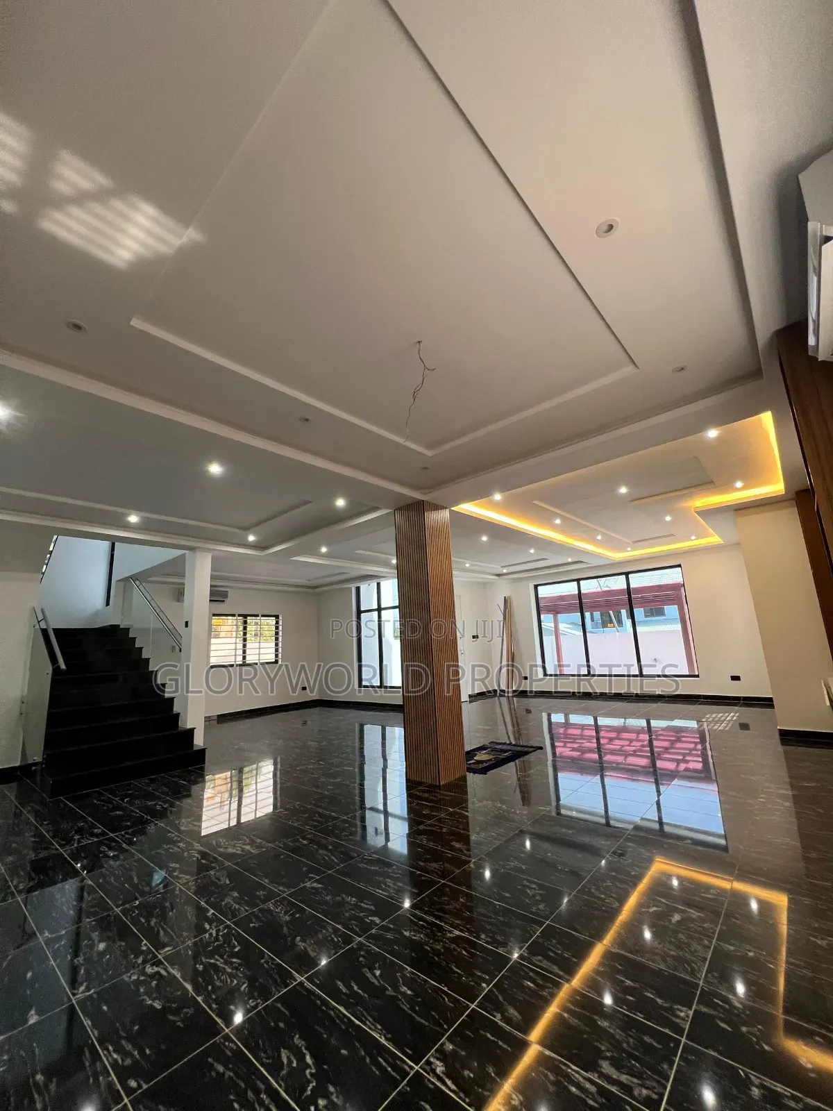 5bdrm Mansion in East Legon for sale