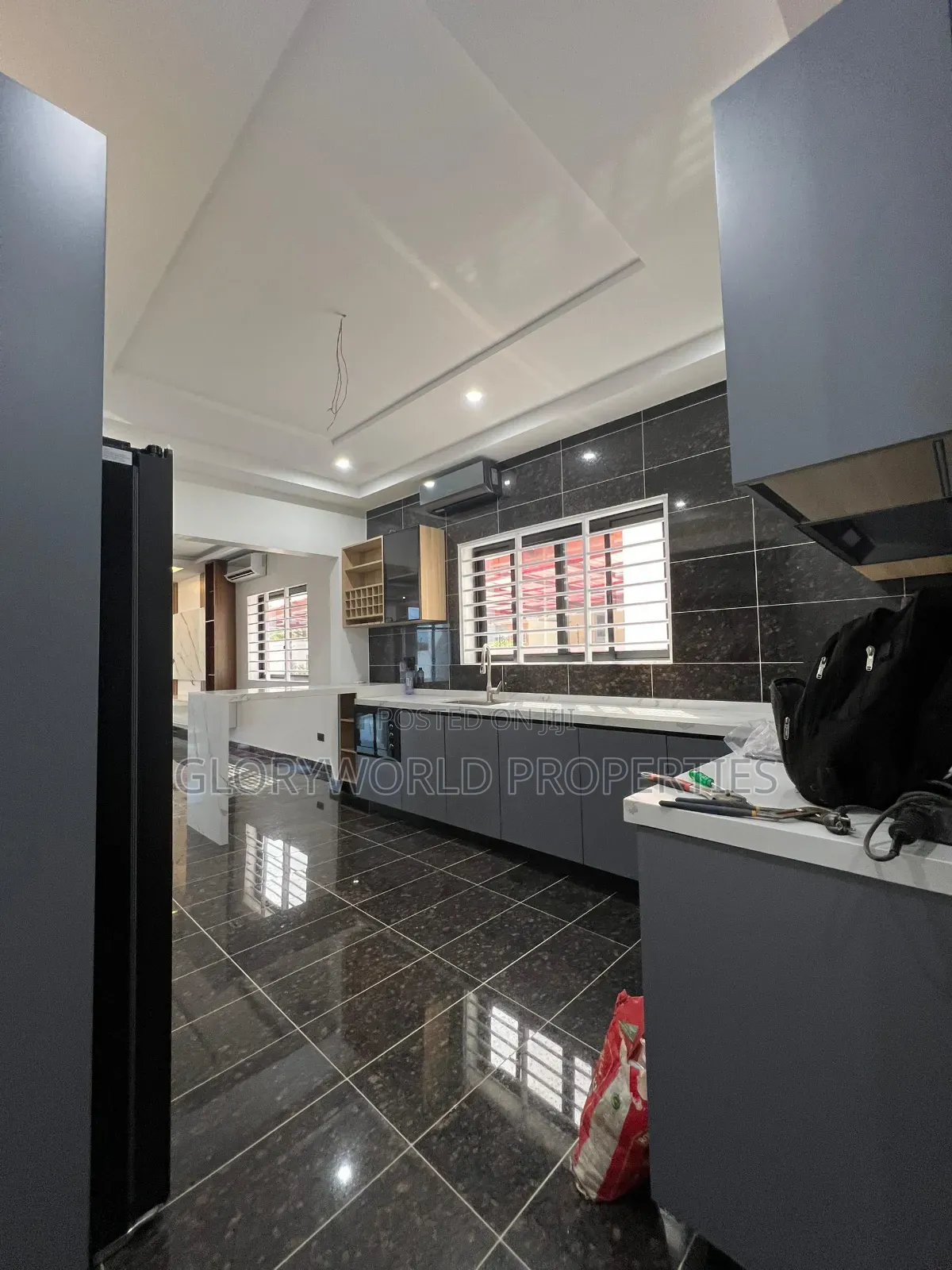 5bdrm Mansion in East Legon for sale