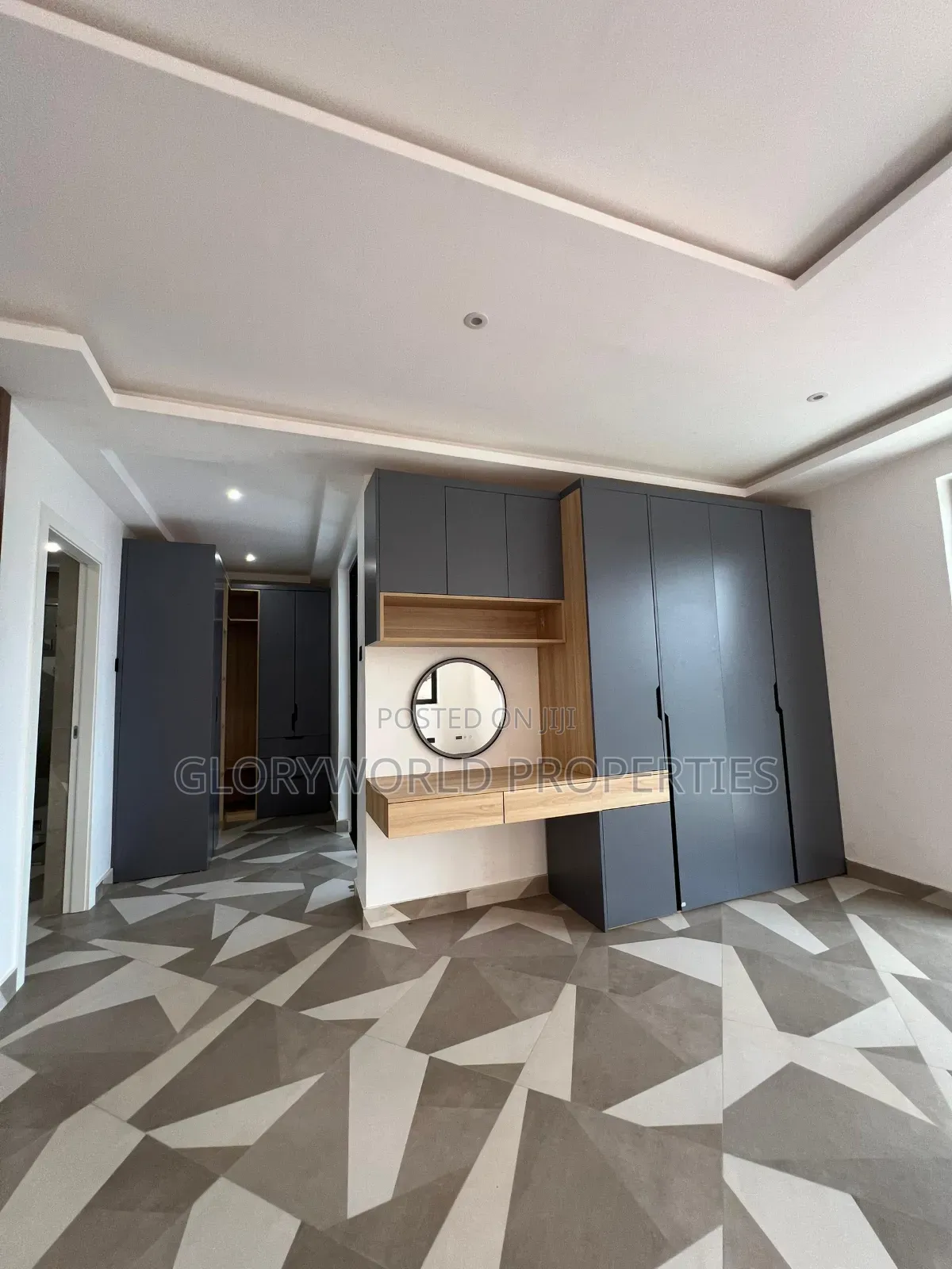 5bdrm Mansion in East Legon for sale