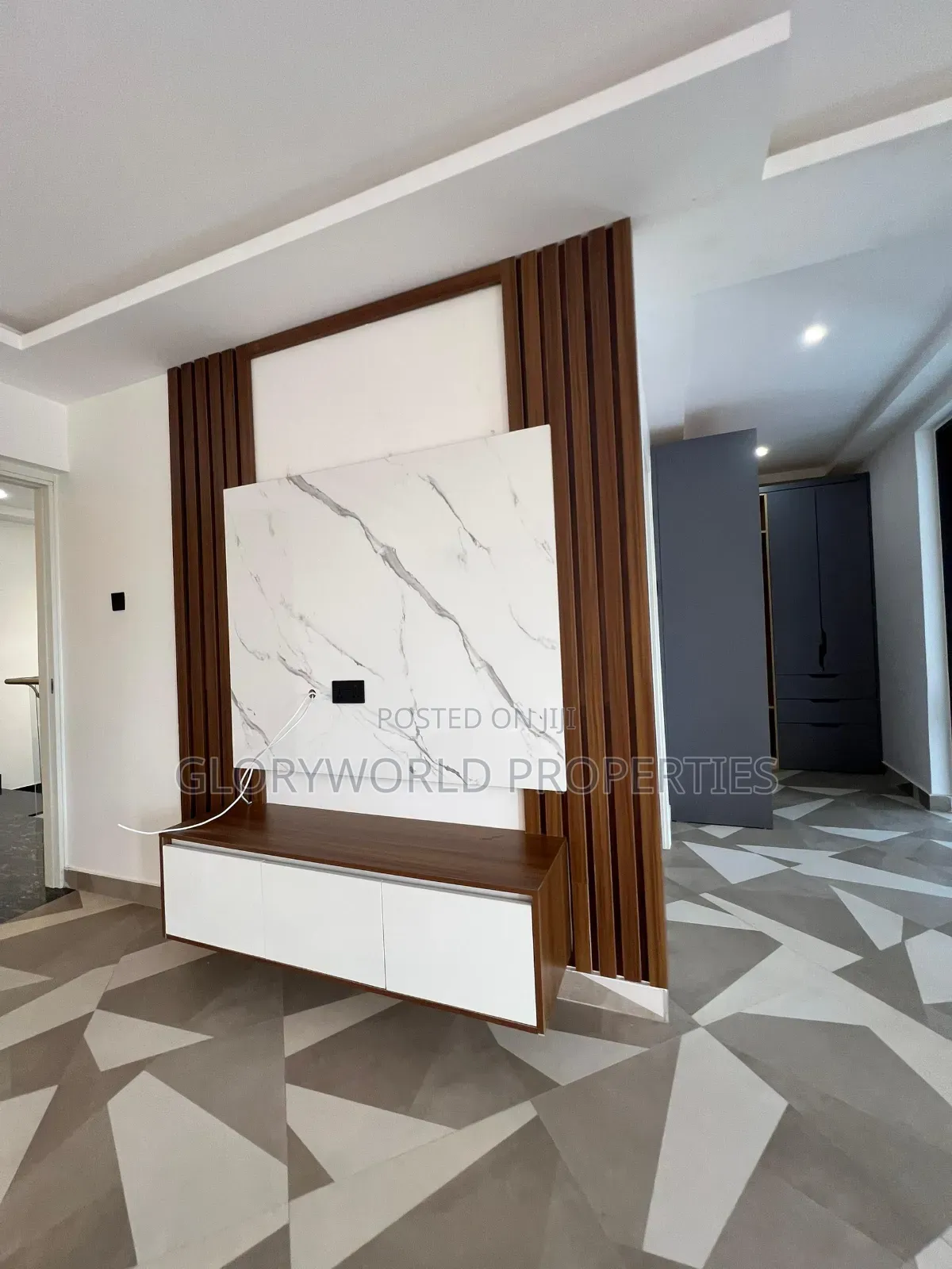 5bdrm Mansion in East Legon for sale