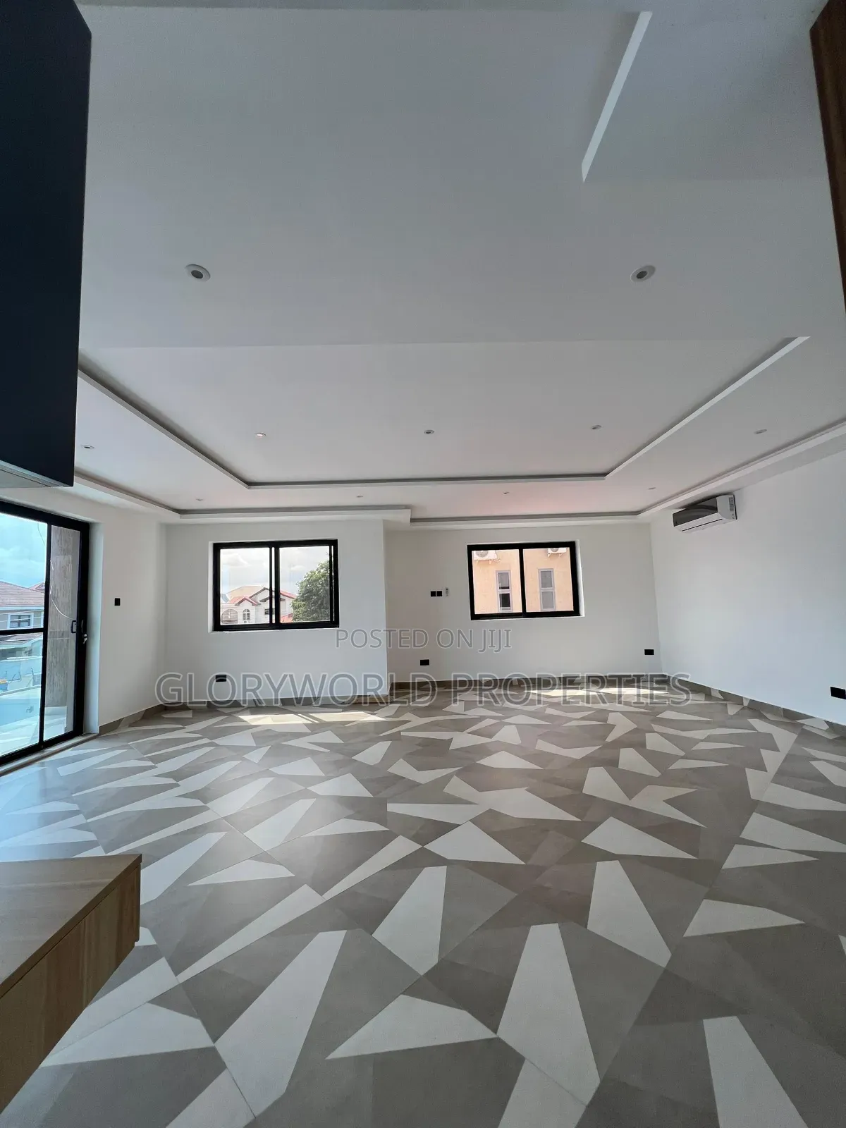 5bdrm Mansion in East Legon for sale