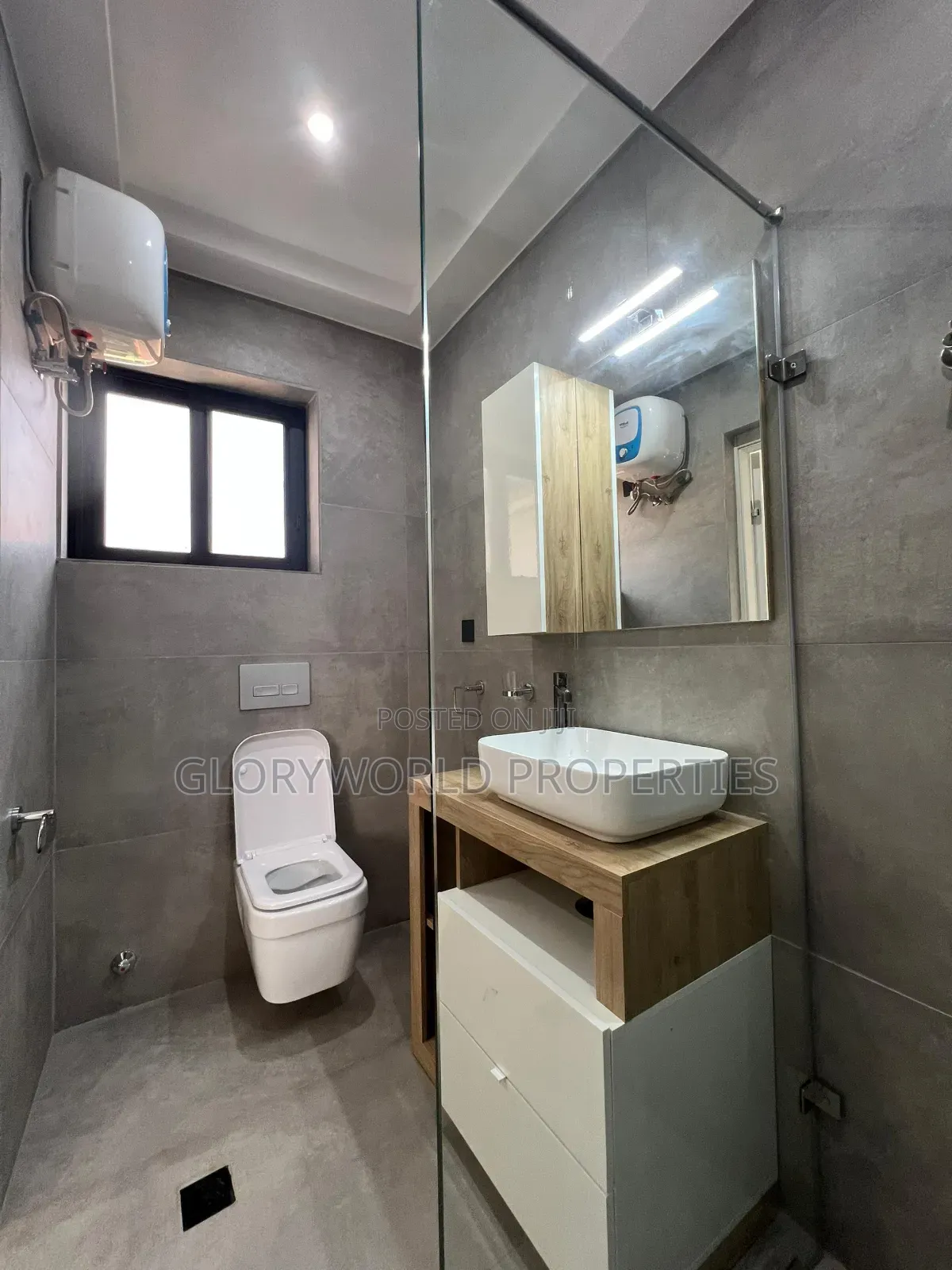 5bdrm Mansion in East Legon for sale
