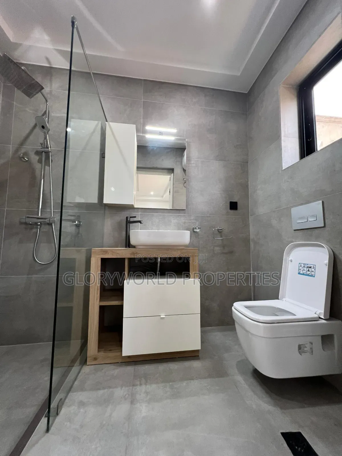 5bdrm Mansion in East Legon for sale
