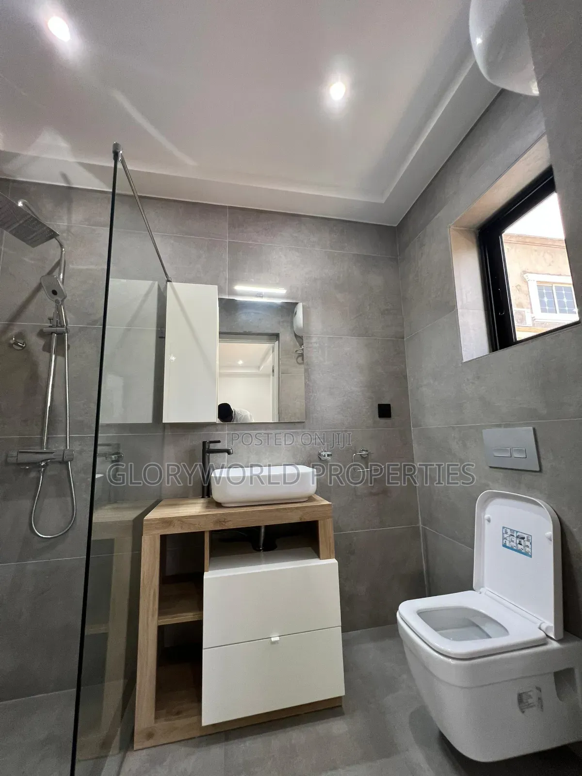 5bdrm Mansion in East Legon for sale