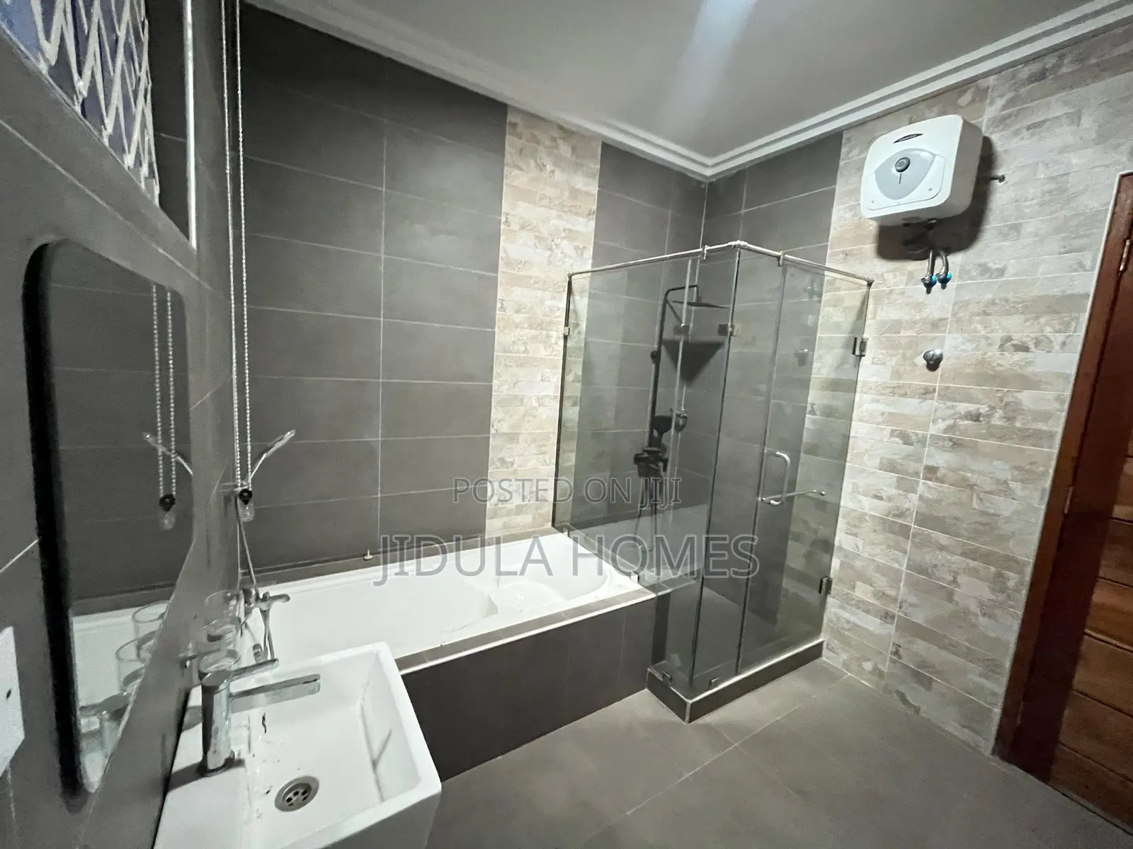 4bdrm House in East Legon Trassaco, Boundary Road Area for rent