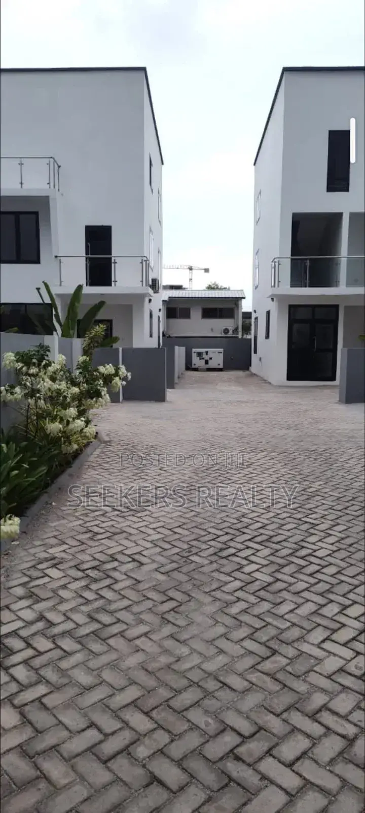 4bdrm Townhouse / Terrace in Seekers Realty, Cantonments for rent