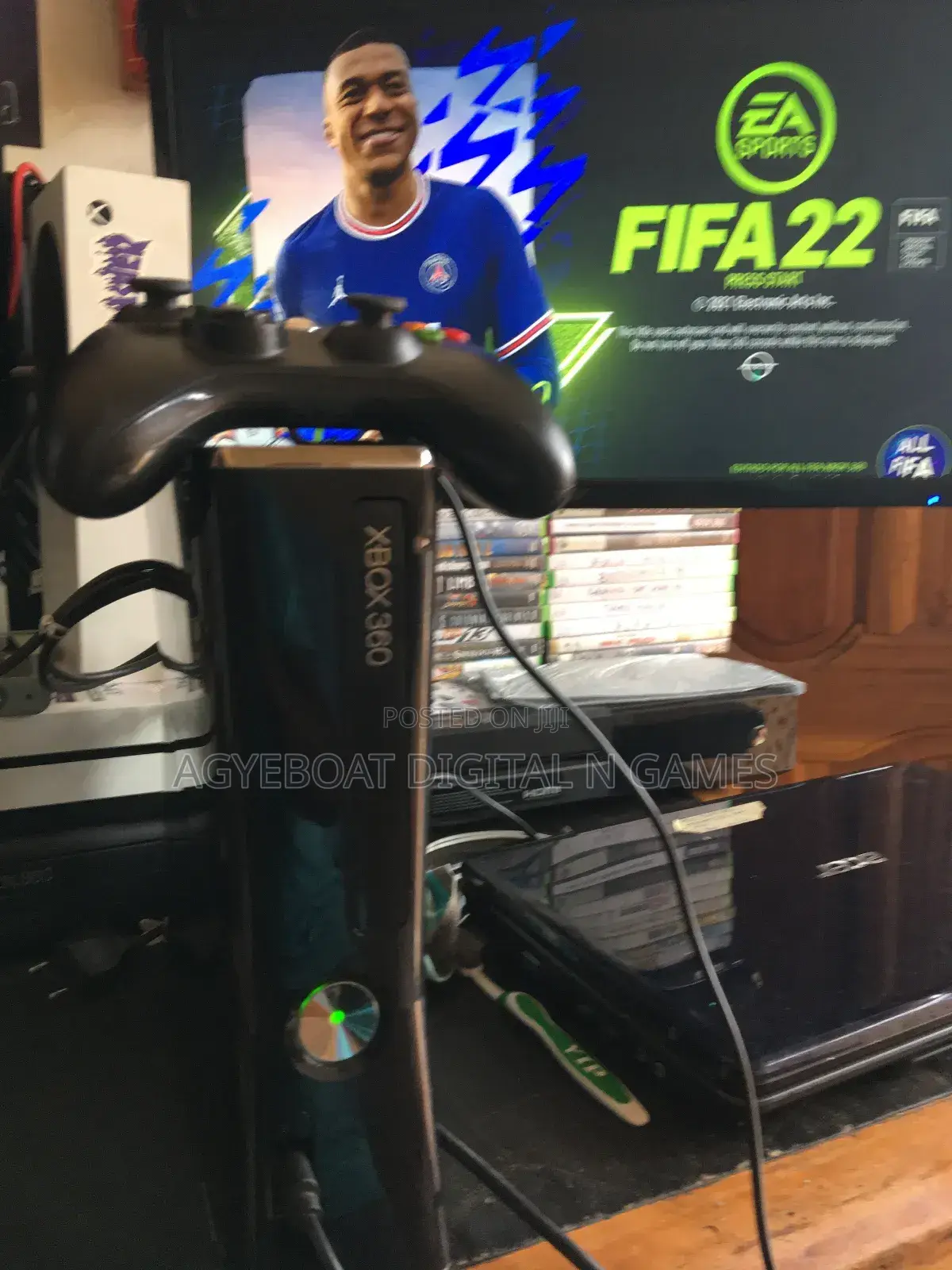 Xbox 360 S With 1 Controllers