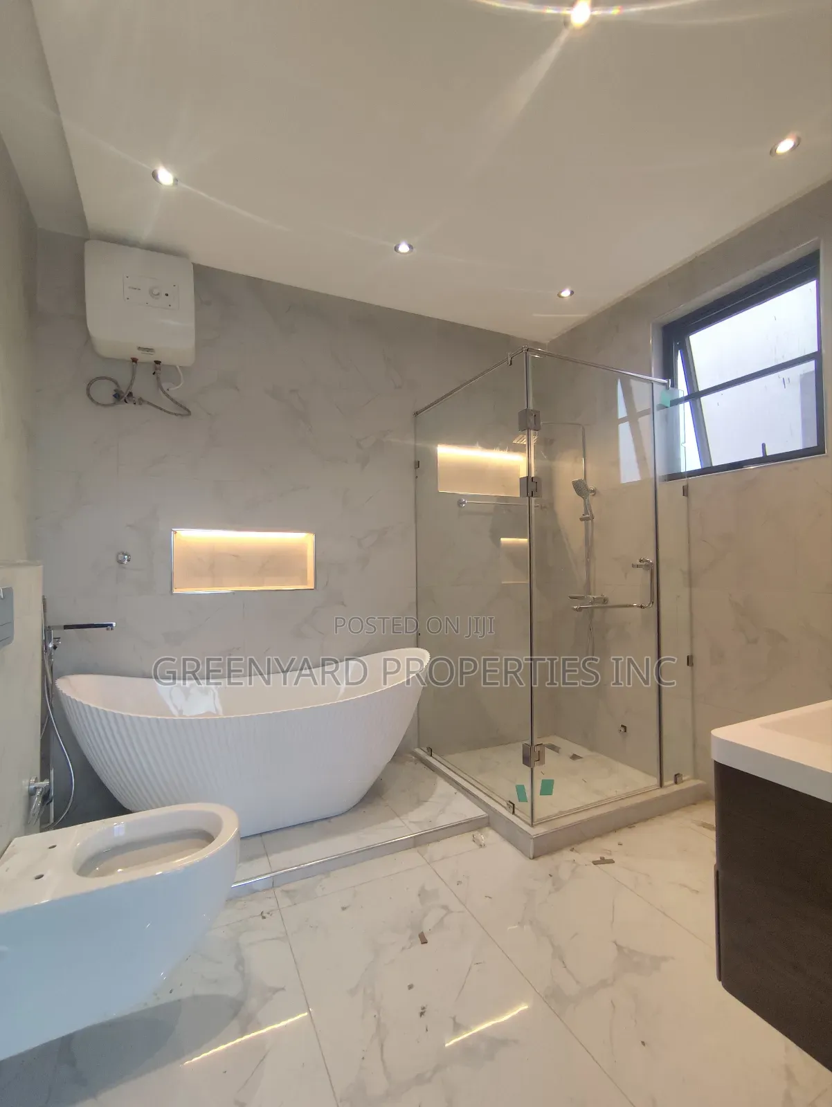 4bdrm House in School Junction, Ashaley Botwe for sale