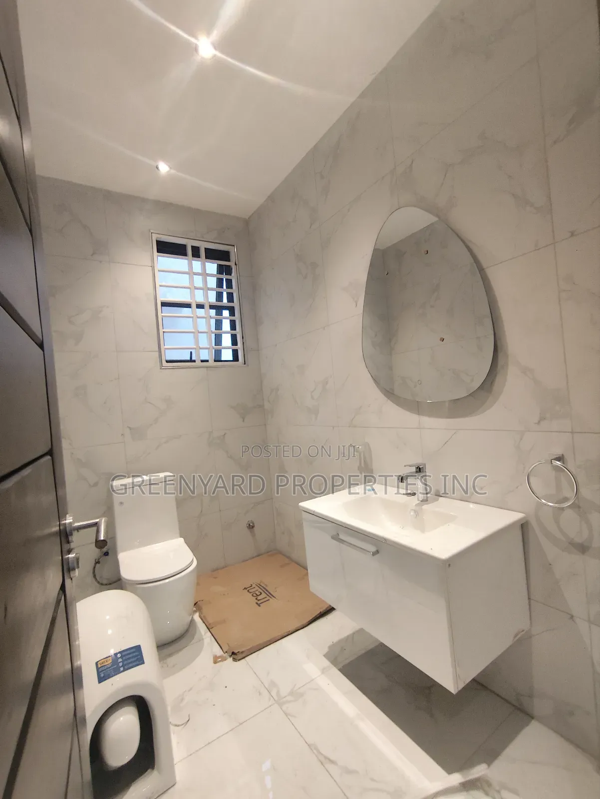 4bdrm House in School Junction, Ashaley Botwe for sale