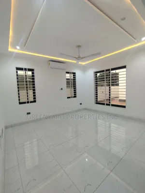 3bdrm Townhouse/Terrace in School Junction, Ashaley Botwe for sale