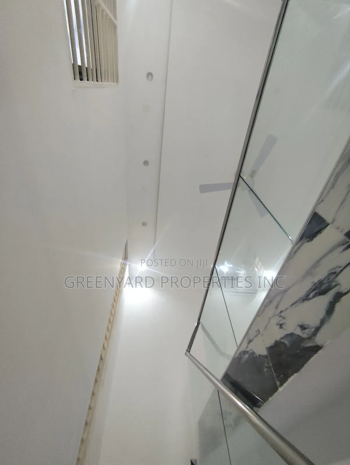 3bdrm Townhouse/Terrace in School Junction, Ashaley Botwe for sale