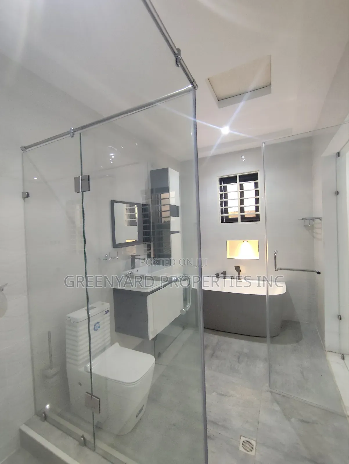 3bdrm Townhouse/Terrace in School Junction, Ashaley Botwe for sale