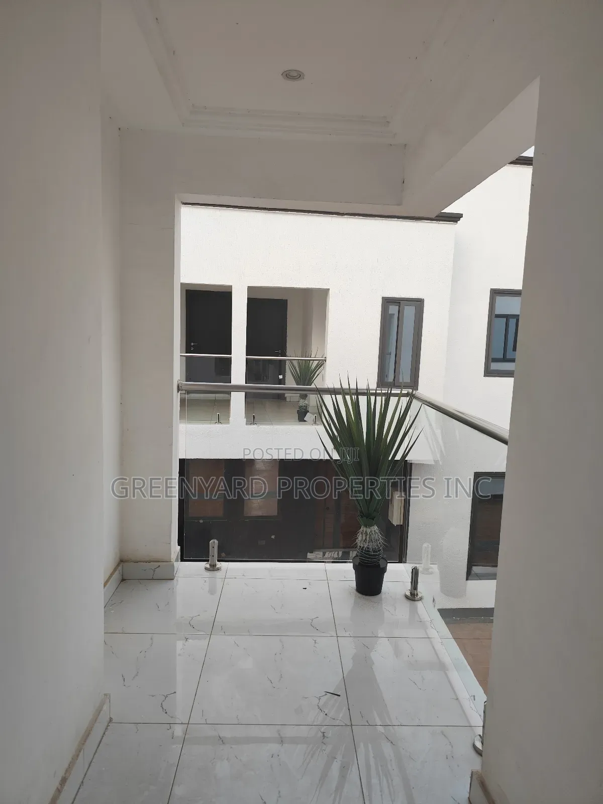 3bdrm Townhouse/Terrace in School Junction, Ashaley Botwe for sale