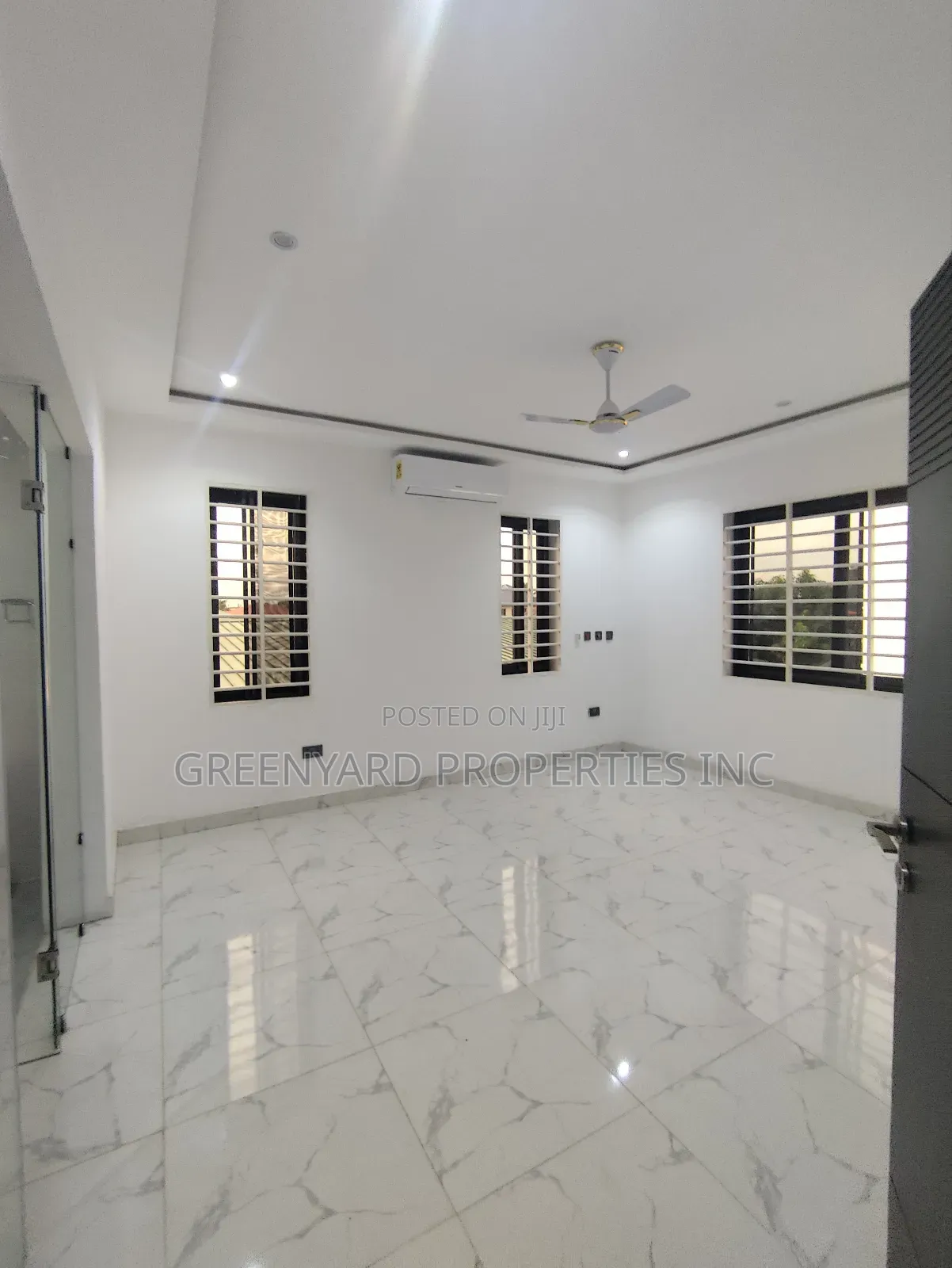 3bdrm Townhouse/Terrace in School Junction, Ashaley Botwe for sale