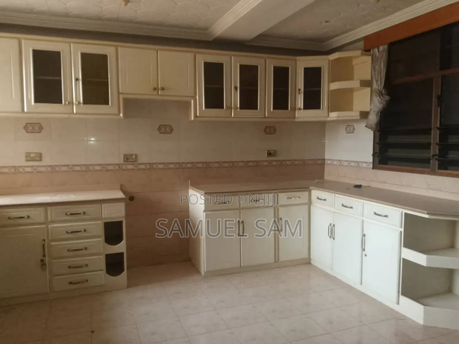 4bdrm House in Sos, Tema Metropolitan for rent