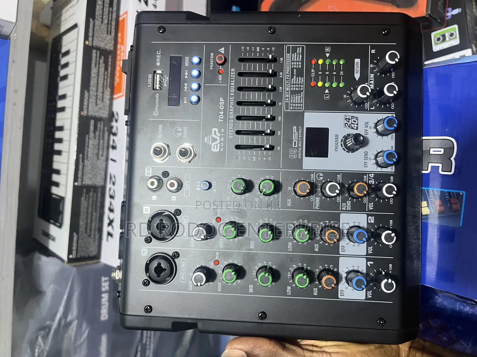 Mixer 4 Channel