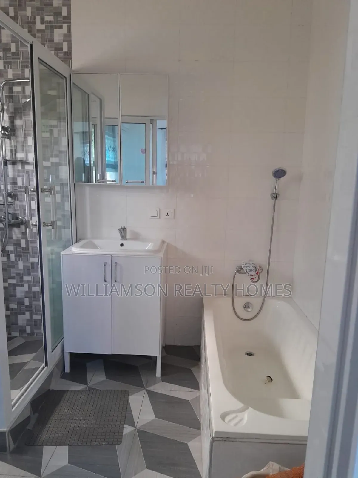 4bdrm House in Community 18 Area, Spintex for rent