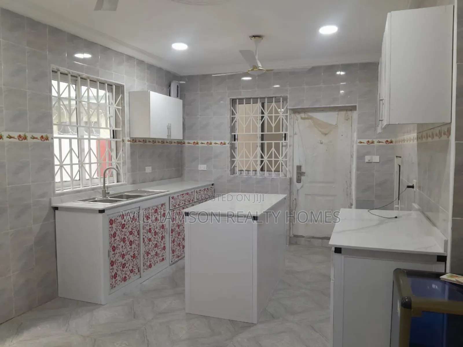 4bdrm House in Community 18 Area, Spintex for rent