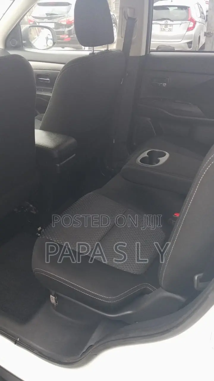 Mitsubishi Outlander ES FWD 2017 White
