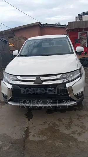 Mitsubishi Outlander ES FWD 2017 White