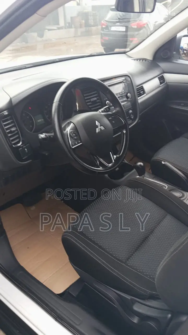 Mitsubishi Outlander ES FWD 2017 White