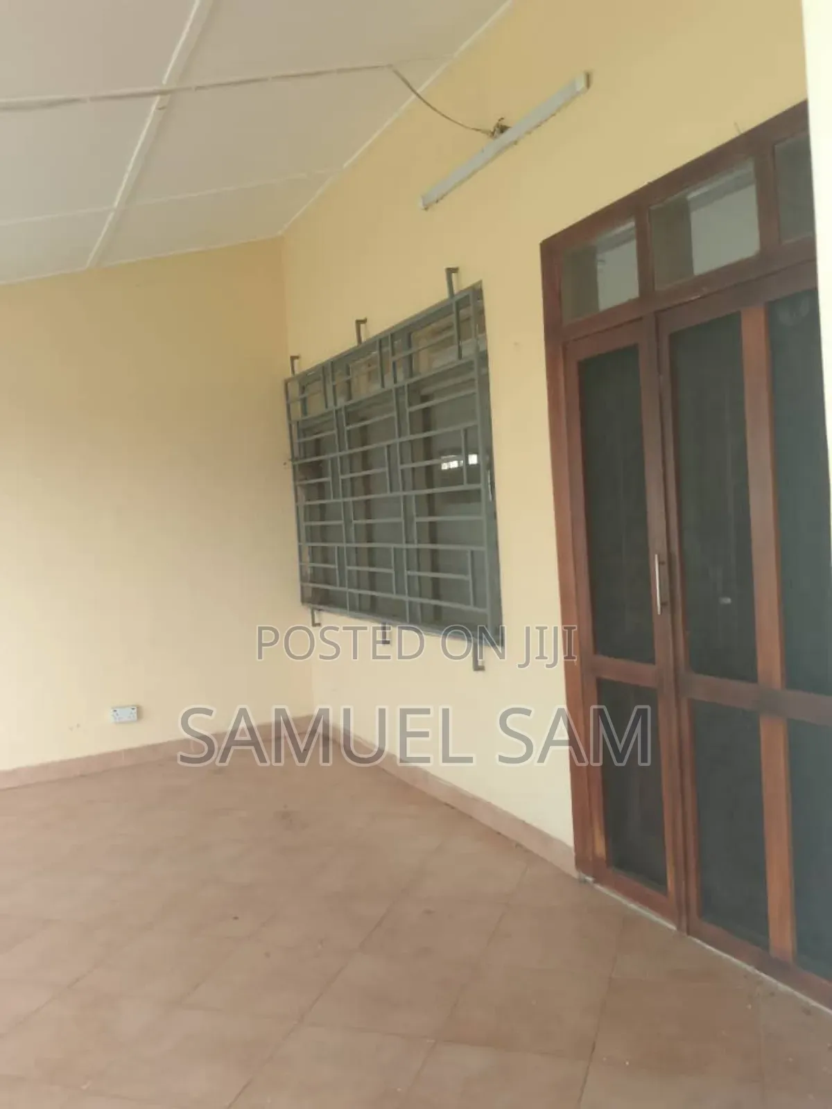 5bdrm House in Sos, Tema Metropolitan for rent