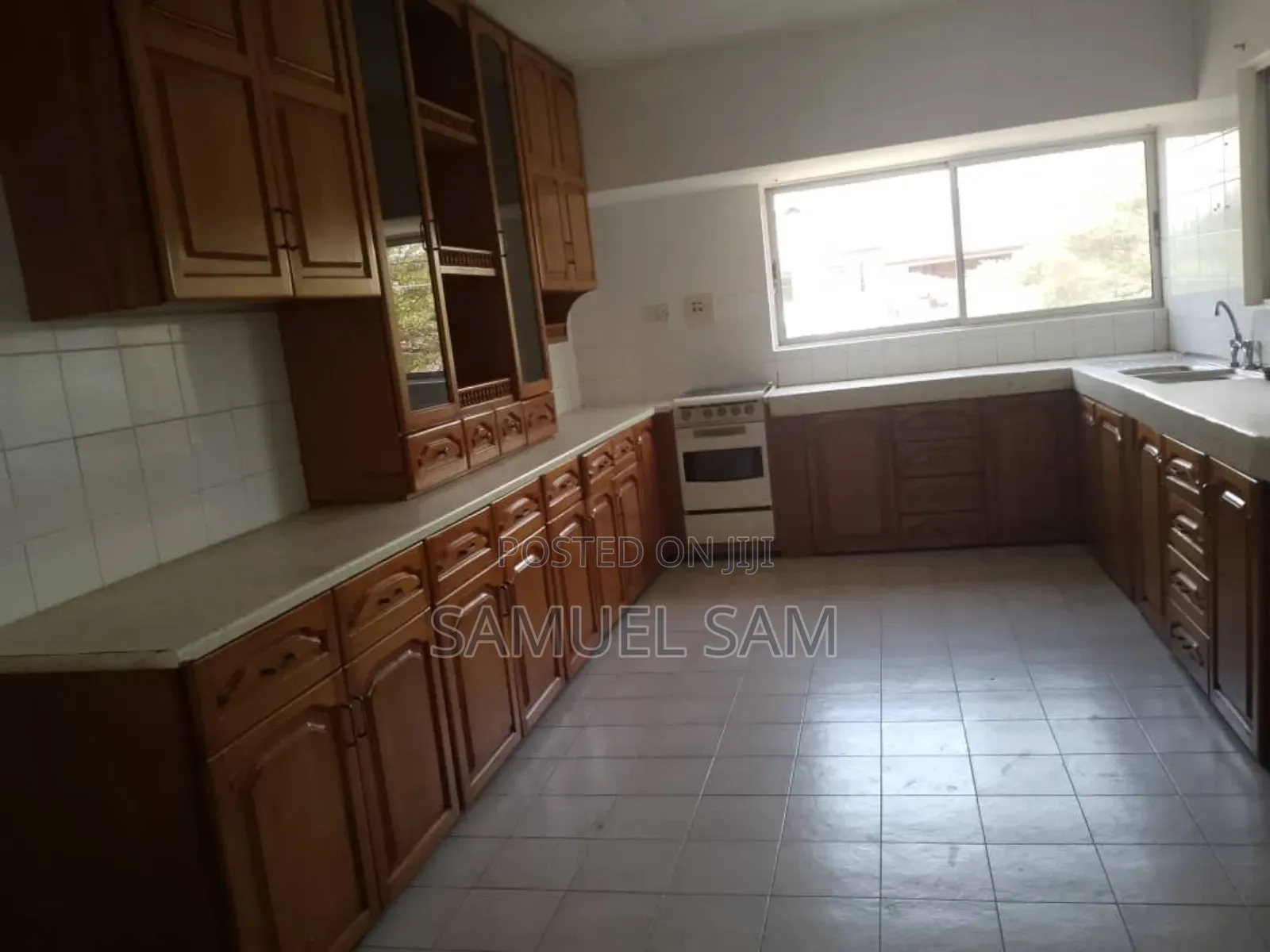 8bdrm House in Owo Junction, Tema Metropolitan for rent