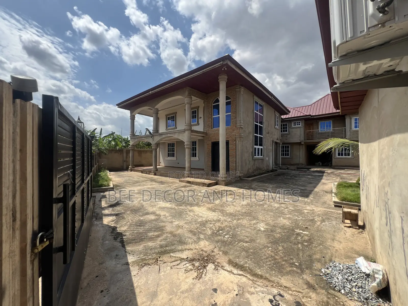 6bdrm House in Bee Decor & Homes, Old Ashomang for rent